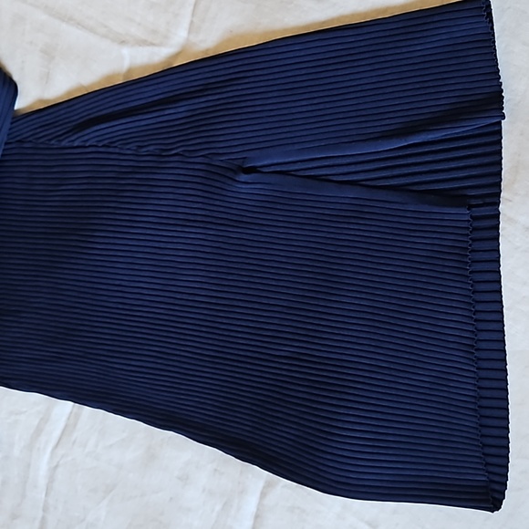 BCBG navy blue ribbed knit sweater dress cold shoulder long sleeves Medium - Picture 12 of 17